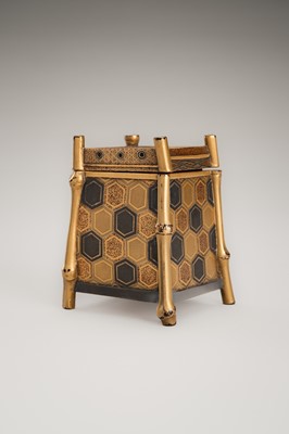 Lot 113 - A GOLD LACQUER KOBAKO AND COVER IN THE FORM OF AN OI