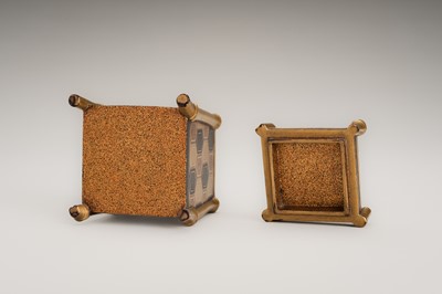 Lot 113 - A GOLD LACQUER KOBAKO AND COVER IN THE FORM OF AN OI