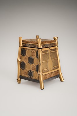 Lot 113 - A GOLD LACQUER KOBAKO AND COVER IN THE FORM OF AN OI