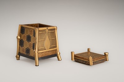 Lot 113 - A GOLD LACQUER KOBAKO AND COVER IN THE FORM OF AN OI