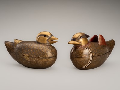 Lot 105 - ZOHIKO: A PAIR OF GOLD-LACQUER KOGO (INCENSE BOX) AND COVER IN THE FORM MANDARIN DUCKS (OSHIDORI)