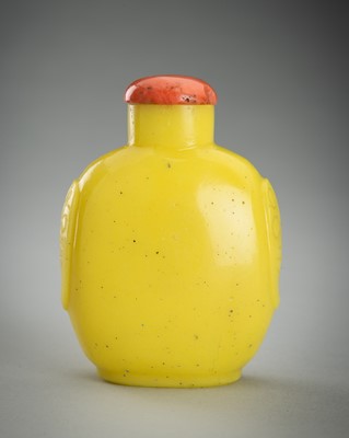 Lot 852 - A YELLOW GLASS SNUFF BOTTLE, QIANLONG FOUR-CHARACTER MARK AND PERIOD (1736-1795)