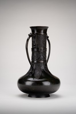 A TWO-HANDLED BRONZE VASE, MING DYNASTY