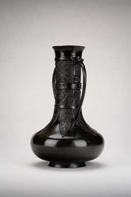 A TWO-HANDLED BRONZE VASE, MING DYNASTY