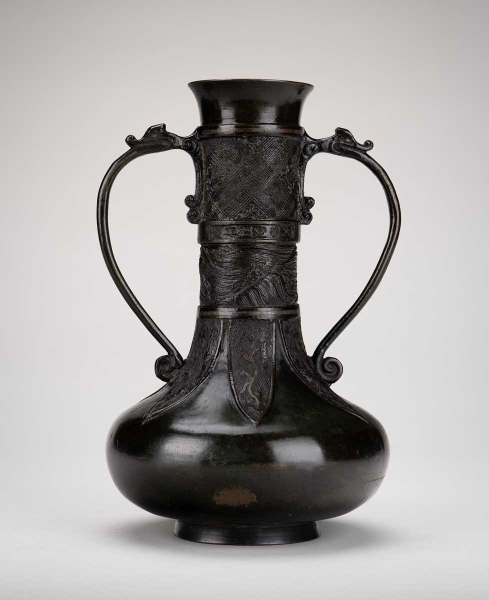 A TWO-HANDLED BRONZE VASE, MING DYNASTY