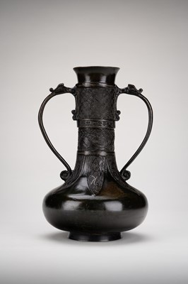 A TWO-HANDLED BRONZE VASE, MING DYNASTY