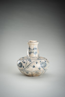 Lot 1096 - A BLUE AND WHITE VIETNAMESE KENDI, 15TH-16TH CENTURY