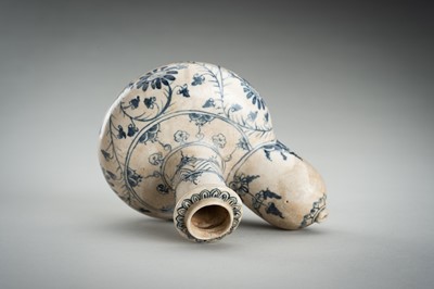 Lot 1096 - A BLUE AND WHITE VIETNAMESE KENDI, 15TH-16TH CENTURY
