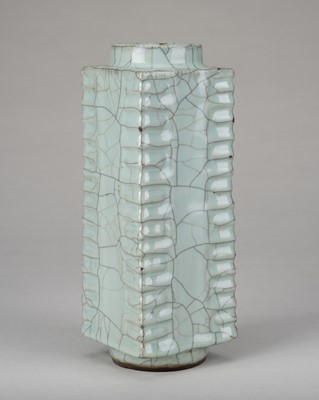 Lot 914 - A PORCELAIN GE-TYPE CELADON CONG, QING DYNASTY