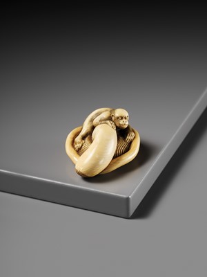 A SUPERB IVORY NETSUKE OF A MONKEY ON AN UPTURNED MUSHROOM, ATTRIBUTED TO OKATOMO