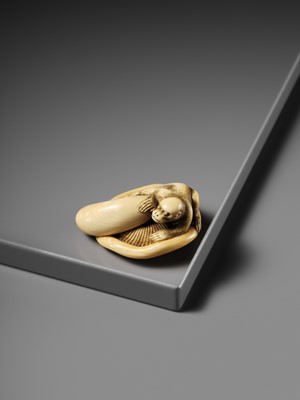 A SUPERB IVORY NETSUKE OF A MONKEY ON AN UPTURNED MUSHROOM, ATTRIBUTED TO OKATOMO