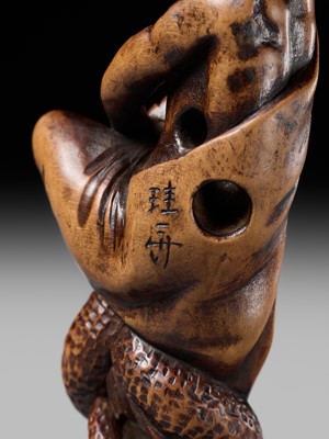 Lot 203 - KEISAI: A RARE EDO SCHOOL WOOD NETSUKE OF AN AGONISED MONK BATTLING A SNAKE