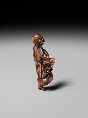 Lot 203 - KEISAI: A RARE EDO SCHOOL WOOD NETSUKE OF AN AGONISED MONK BATTLING A SNAKE