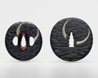 Lot 94 - A SUPERB DAISHO SET OF SHAKUDO TSUBA WITH THE CRESCENT MOON ABOVE WAVES