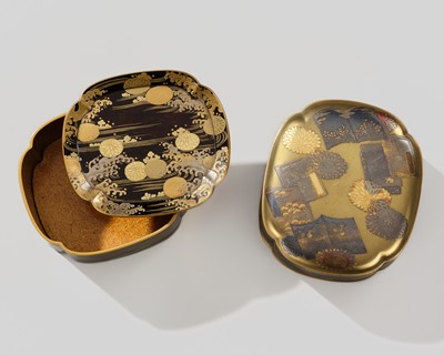 Lot 323 - A GOLD LACQUER KOGO (INCENSE BOX) AND COVER WITH INTERIOR TRAY