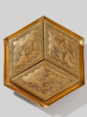 Lot 101 - A SET OF THREE GOLD LACQUER KOGO (INCENSE BOXES) AND COVERS WITH EN SUITE TRAY