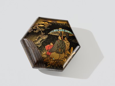 Lot 109 - A FINE INLAID LACQUER KOGO (INCENSE BOX) AND COVER WITH COURTIERS