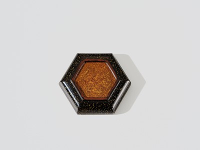 Lot 109 - A FINE INLAID LACQUER KOGO (INCENSE BOX) AND COVER WITH COURTIERS