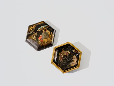 Lot 109 - A FINE INLAID LACQUER KOGO (INCENSE BOX) AND COVER WITH COURTIERS