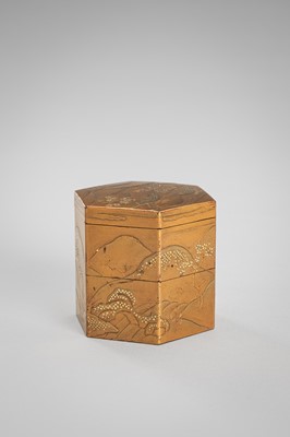 Lot 108 - A GOLD LACQUER JU-KOGO (SMALL TIERED BOX) AND COVER DEPICTING MOUNT YOSHINO