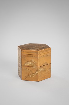 Lot 108 - A GOLD LACQUER JU-KOGO (SMALL TIERED BOX) AND COVER DEPICTING MOUNT YOSHINO