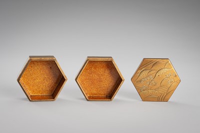 Lot 108 - A GOLD LACQUER JU-KOGO (SMALL TIERED BOX) AND COVER DEPICTING MOUNT YOSHINO