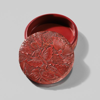 Lot 122 - KOBUN: A FINE TSUISHU LACQUER KOGO (INCENSE BOX) AND COVER WITH BUTTERFLIES