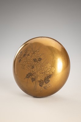 Lot 125 - A FINE GOLD LACQUER KOGO (INCENSE BOX) AND COVER WITH PEONIES AND GRASSES