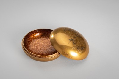 Lot 125 - A FINE GOLD LACQUER KOGO (INCENSE BOX) AND COVER WITH PEONIES AND GRASSES