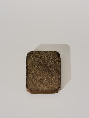 Lot 112 - A FINE INLAID LACQUER KOGO (INCENSE BOX) AND COVER WITH A FAN