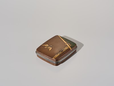 Lot 243 - A CHARMING LACQUER KOGO (INCENSE BOX) AND COVER WITH BIRDS BUILDING A NEST