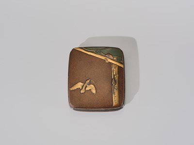 Lot 243 - A CHARMING LACQUER KOGO (INCENSE BOX) AND COVER WITH BIRDS BUILDING A NEST