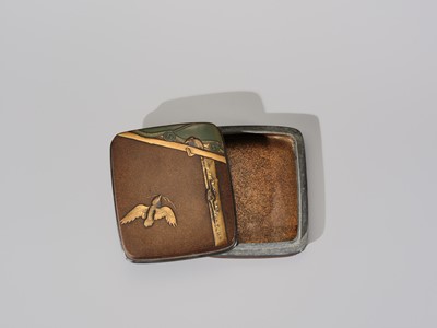 Lot 243 - A CHARMING LACQUER KOGO (INCENSE BOX) AND COVER WITH BIRDS BUILDING A NEST