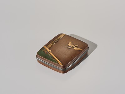 Lot 243 - A CHARMING LACQUER KOGO (INCENSE BOX) AND COVER WITH BIRDS BUILDING A NEST