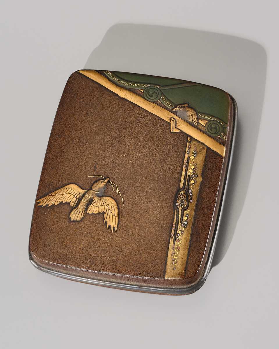 Lot 243 - A CHARMING LACQUER KOGO (INCENSE BOX) AND COVER WITH BIRDS BUILDING A NEST
