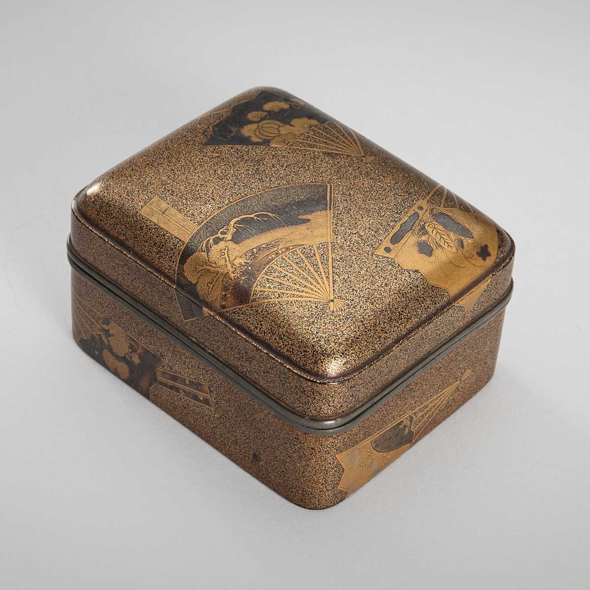 Lot 103 - A FINE LACQUER KOGO (INCENSE BOX) AND COVER WITH FANS