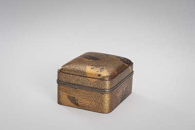 Lot 103 - A FINE LACQUER KOGO (INCENSE BOX) AND COVER WITH FANS