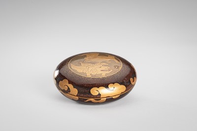 Lot 126 - A LACQUER KOGO (INCENSE BOX) WITH A SHISHI