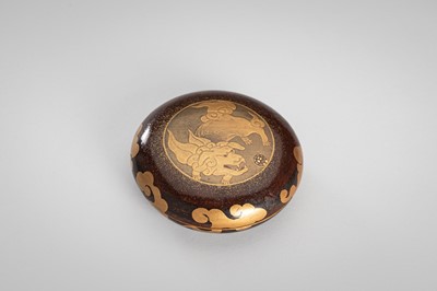 Lot 126 - A LACQUER KOGO (INCENSE BOX) WITH A SHISHI