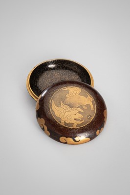 Lot 126 - A LACQUER KOGO (INCENSE BOX) WITH A SHISHI