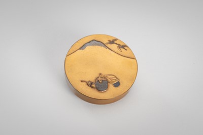 Lot 114 - A FINE GOLD LACQUER KOGO (INCENSE BOX) AND COVER DEPICTING HATSUYUME