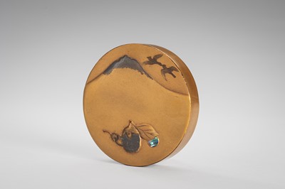 Lot 114 - A FINE GOLD LACQUER KOGO (INCENSE BOX) AND COVER DEPICTING HATSUYUME