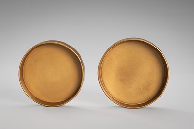 Lot 114 - A FINE GOLD LACQUER KOGO (INCENSE BOX) AND COVER DEPICTING HATSUYUME