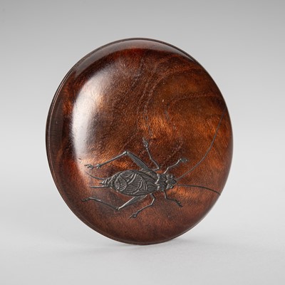 Lot 127 - A SMALL WOOD KOGO (INCENSE BOX) AND COVER WITH A CRICKET