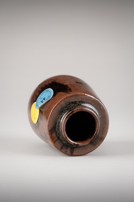 Lot 176 - A SETO WARE BROWN-GLAZED CHAIRE (TEA CADDY)