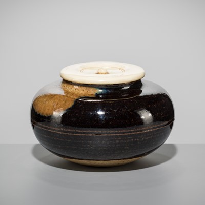 Lot 187 - A ZEZE WARE BROWN AND BLACK-GLAZED CHAIRE (TEA CADDY)