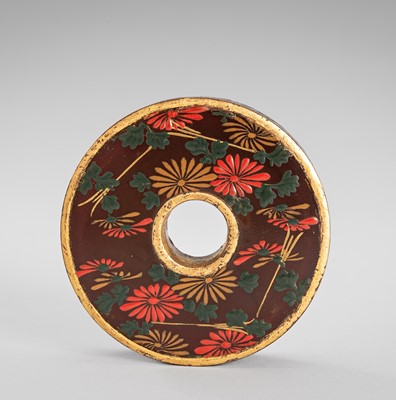 Lot 115 - A SMALL RING-SHAPED LACQUER KOGO (INCENSE BOX) AND COVER WITH CHRYSANTHEMUMS