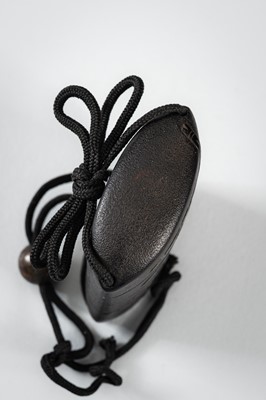 Lot 1418 - A FINE FOUR-CASE BLACK LACQUER INRO DEPICTING DRAGONFLIES