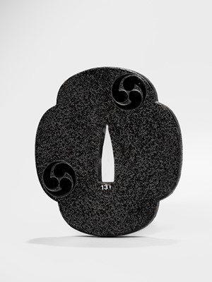Lot 94 - A FINE LACQUERED WOOD TSUBA WITH MITSUTOMO-E MON