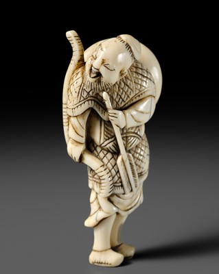 Lot 433 - AN IVORY NETSUKE OF A TARTAR ARCHER